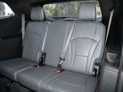 Used 2023 Buick Enclave Essence image 35