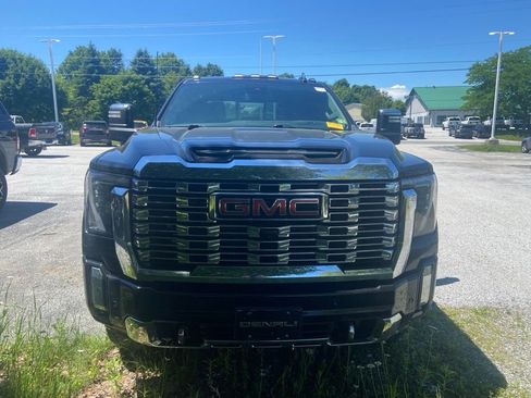 Used 2024 GMC Sierra 3500 Denali AWD/4WD image 2