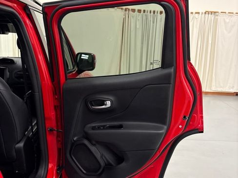 Used 2020 Jeep Renegade Altitude FWD image 28