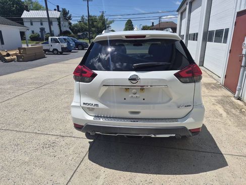Used 2017 Nissan Rogue SV AWD/4WD image 6