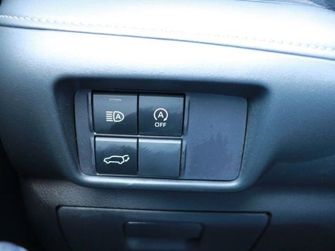 Used 2025 Toyota Highlander LE FWD image 24
