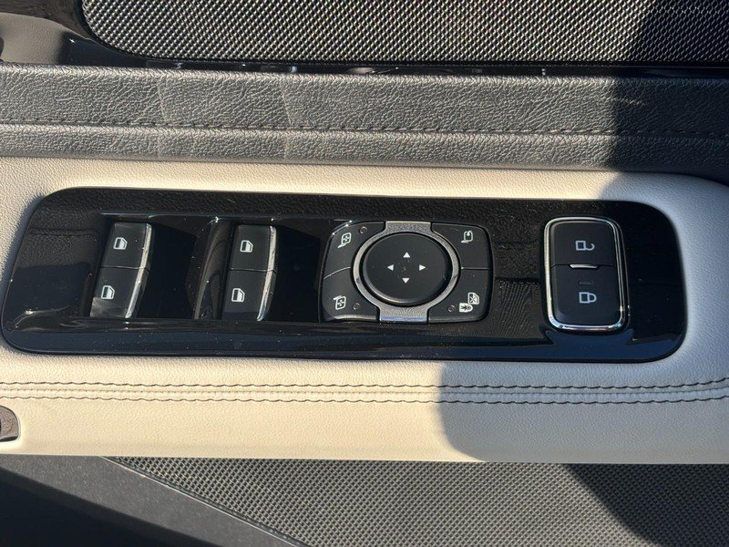New 2026 Lincoln Aviator AWD w/ Jet Appearance Package image 18