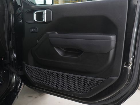 Used 2022 Jeep Wrangler Sport S image 9