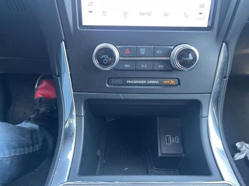 Used 2024 Ford Edge Titanium image 26