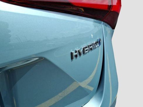 Certified 2022 Toyota Prius LE AWD/4WD image 30
