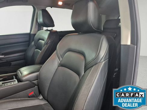 Used 2023 Nissan Pathfinder SL FWD image 15