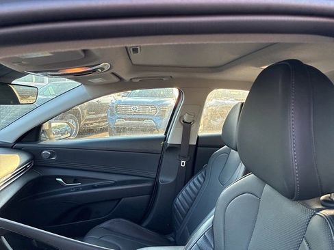 Used 2023 Hyundai Elantra Limited image 29