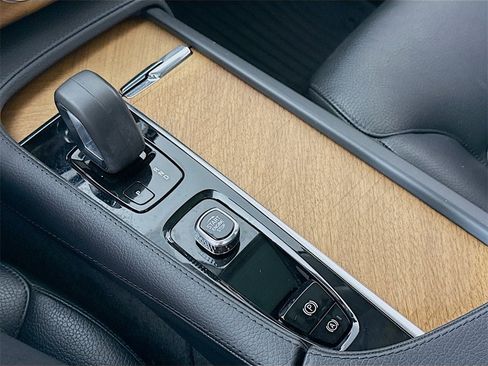 Used 2022 Volvo XC90 T8 Inscription Expression w/ Protection Package Premier image 11