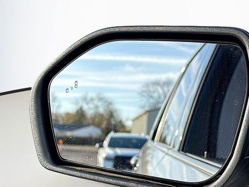 Used 2022 Ford Explorer XLT w/ Equipment Group 202A image 26