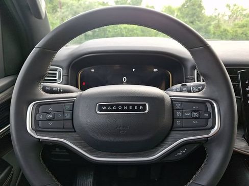 Used 2024 Jeep Wagoneer L Series II w/ Flexible Seating Group AWD/4WD image 19