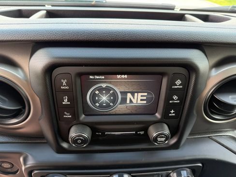 Used 2019 Jeep Wrangler Unlimited Sport S AWD/4WD image 22