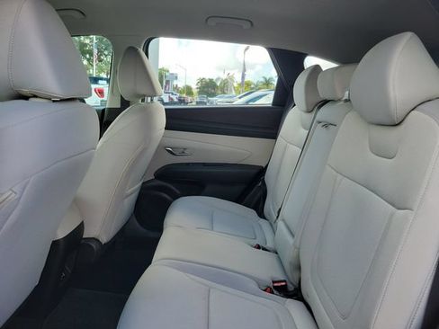 Used 2025 Hyundai Tucson SE FWD image 12
