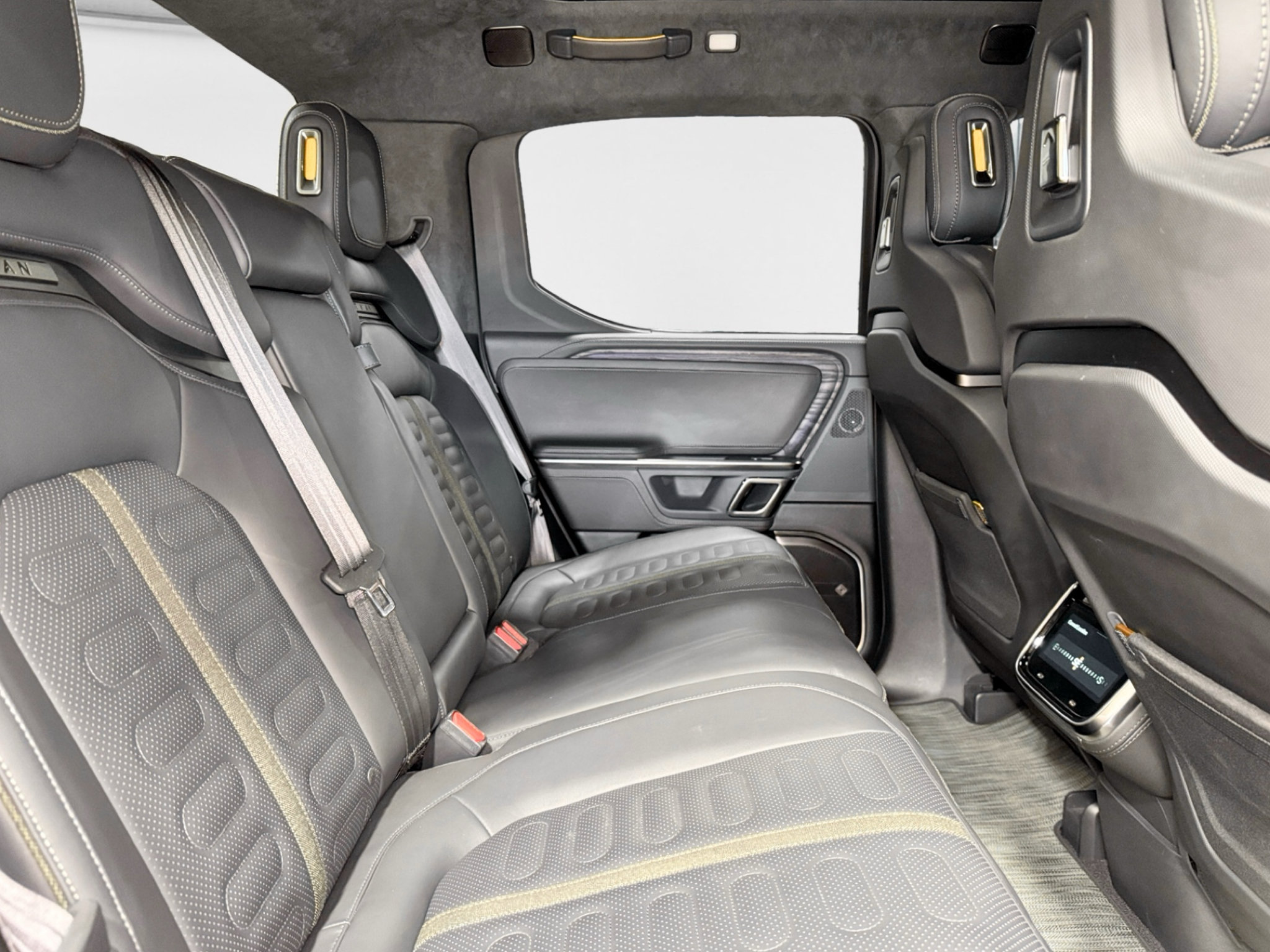 Used 2023 Rivian R1T Adventure Dual AWD/4WD image 23