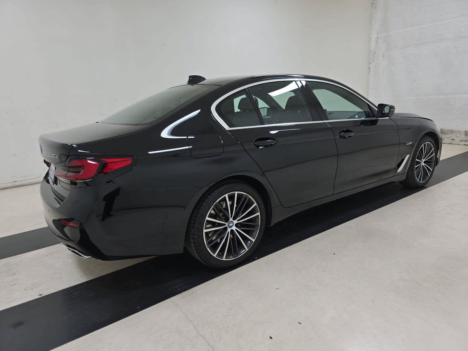 Used 2023 BMW 530e w/ Executive Package RWD image 4