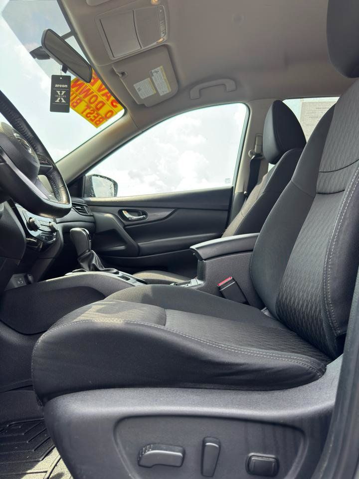Used 2018 Nissan Rogue SV AWD/4WD image 12