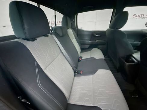 Used 2022 Toyota Tacoma TRD Sport image 25