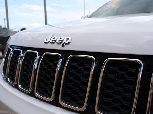 Used 2017 Jeep Grand Cherokee Limited w/ Trailer Tow Group IV image 11