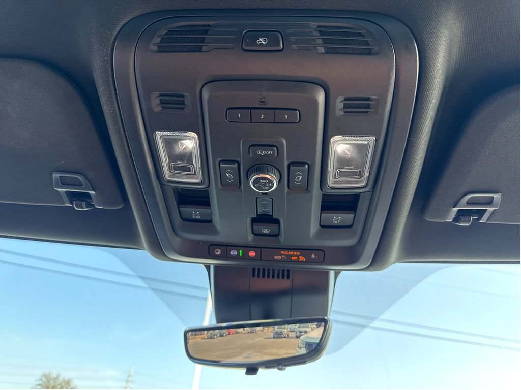 Used 2023 GMC Yukon XL Denali Ultimate AWD/4WD image 25