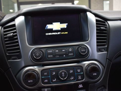 Used 2018 Chevrolet Suburban LT image 33