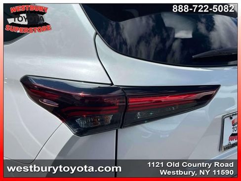 Used 2024 Toyota Highlander XLE image 12