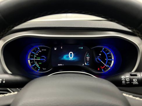 Used 2024 Chrysler Pacifica Limited FWD image 24