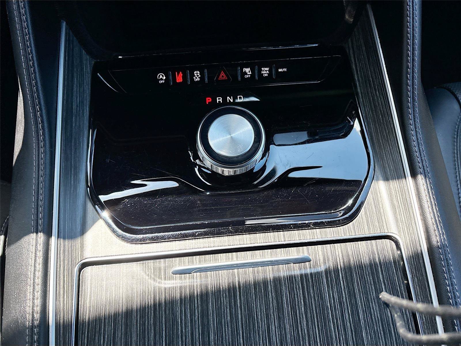 Used 2024 Jeep Wagoneer L Series II RWD image 17