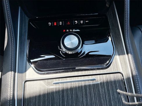 Used 2024 Jeep Wagoneer L Series II RWD image 17