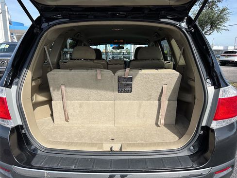 Used 2013 Toyota Highlander Plus AWD/4WD image 26