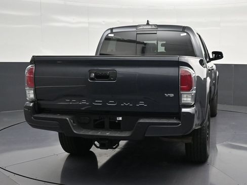 Used 2022 Toyota Tacoma TRD Sport w/ Technology Package RWD image 2