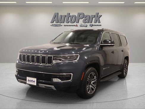 Certified 2024 Jeep Wagoneer Series II AWD/4WD image 3