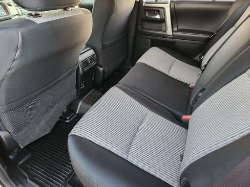 Used 2016 Toyota 4Runner SR5 image 35