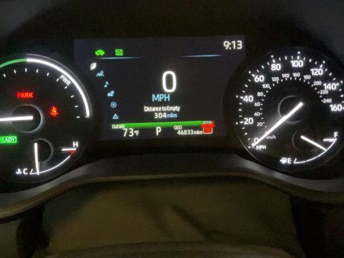 Certified 2025 Toyota Sienna XLE FWD image 10
