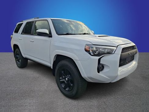 Used 2024 Toyota 4Runner SR5 AWD/4WD image 3