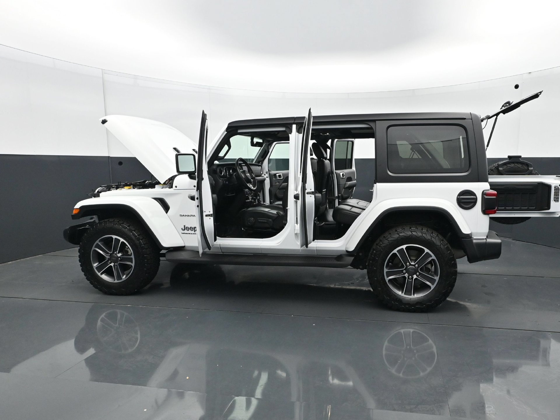 Used 2023 Jeep Wrangler Unlimited Sahara w/ LED Lighting Group AWD/4WD image 29