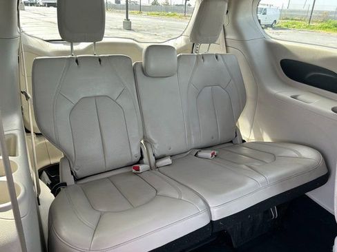 Used 2021 Chrysler Voyager Lxi image 34