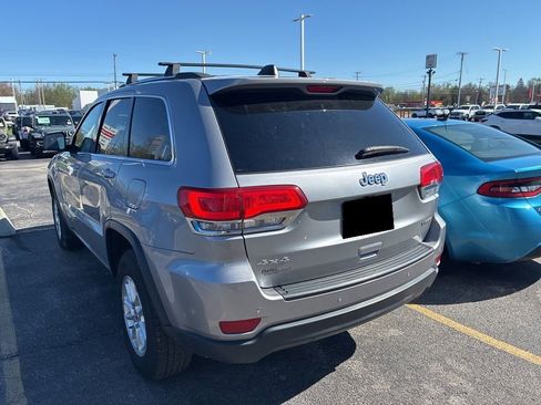 Used 2018 Jeep Grand Cherokee Laredo image 3