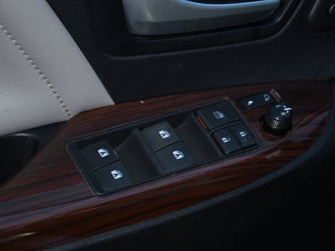 Used 2015 Toyota Sienna Limited image 11