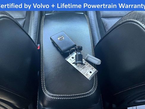 Used 2022 Volvo XC40 T5 Momentum image 13