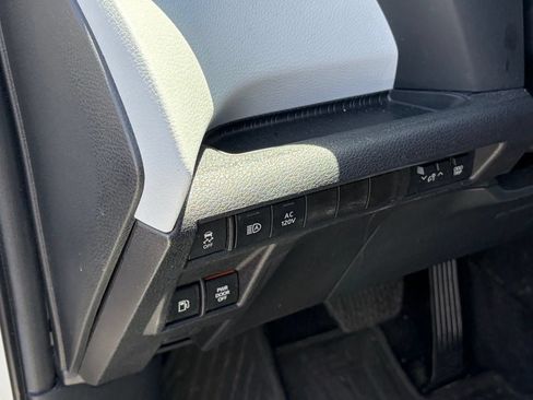 Used 2025 Toyota Sienna XLE w/ XLE Plus Package FWD image 7