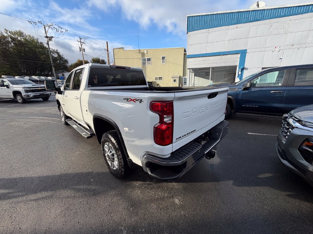 Used 2025 Chevrolet Silverado 2500 LT w/ Convenience Package AWD/4WD image 3