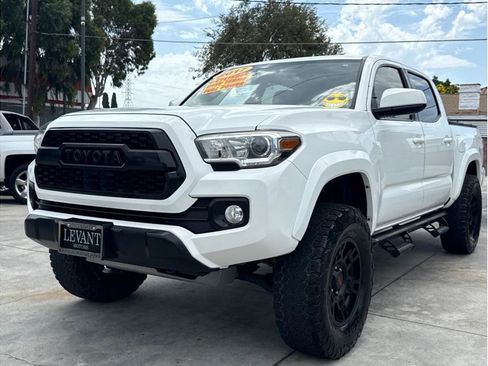 Used 2017 Toyota Tacoma SR5 w/ Tow Package RWD image 39