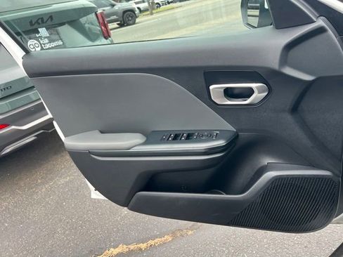 Certified 2025 Kia K4 FWD image 17