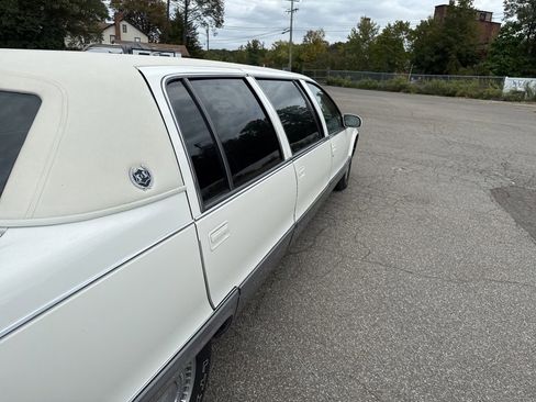 Used 1995 Cadillac Fleetwood Brougham image 26