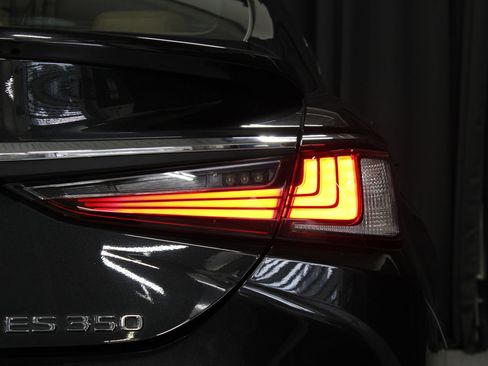Used 2021 Lexus ES 350 w/ Premium Package FWD image 22