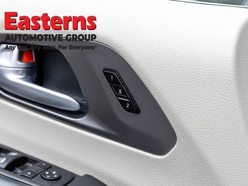 Used 2024 Chrysler Pacifica Touring-L FWD image 22