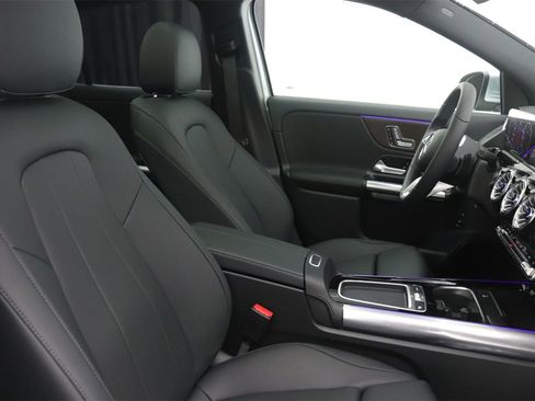 New 2026 Mercedes-Benz GLA 250 image 9