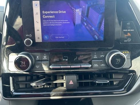 Used 2024 Toyota Highlander XLE image 17