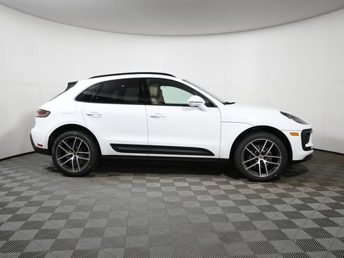 Used 2026 Porsche Macan AWD/4WD image 8