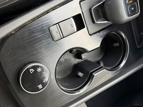 Used 2022 Nissan Rogue SV image 25