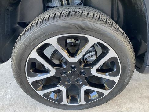 Used 2018 Jeep Compass Limited w/ Safe & Security Group AWD/4WD image 33